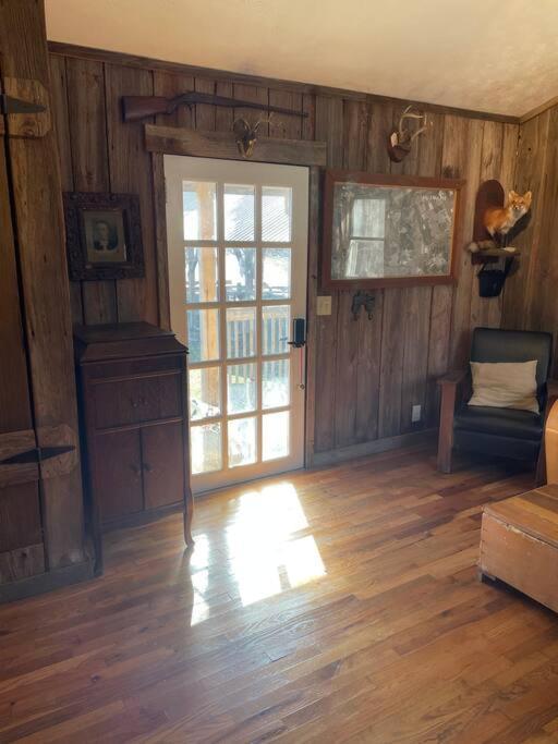 Bourbon Trail Cabin On The Farm Lawrenceburg Exterior photo